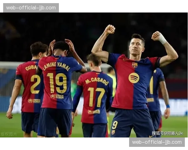 官方：莱万伤愈参与合练，将增强巴萨前场转换支点能力