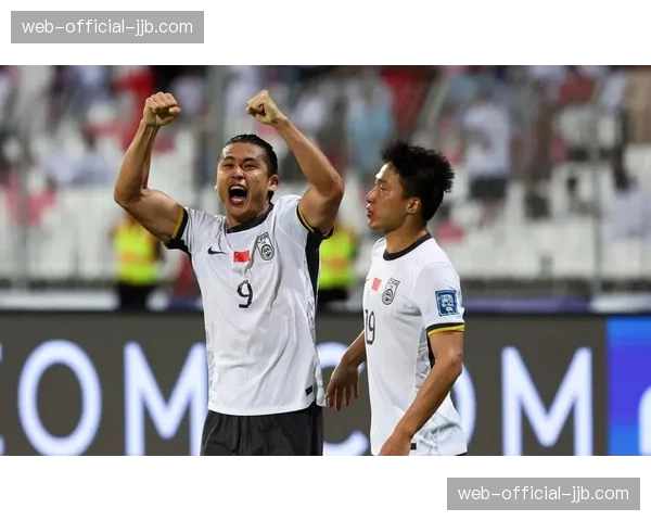 山东泰山2-1绝杀上海申花,保持主场不败金身 山东泰山2-1绝杀上海申花,保持主场不败金身